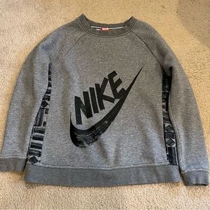 Nike Crew Oversized Geometric Sweatshirt
